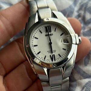 Seiko Steel Timepiece with silver Face. Authentic. Used, excellent condition.
